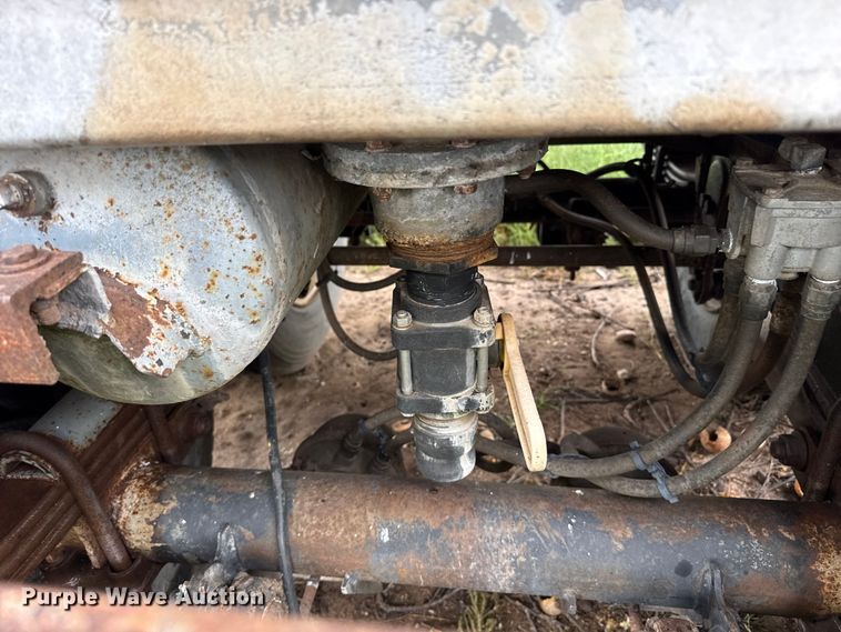 image for item FB6964 1977 Fruehauf tank trailer