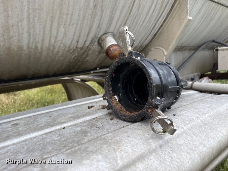image for item FB6964 1977 Fruehauf tank trailer