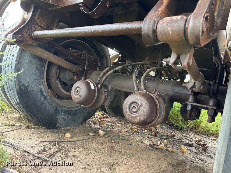 image for item FB6964 1977 Fruehauf tank trailer