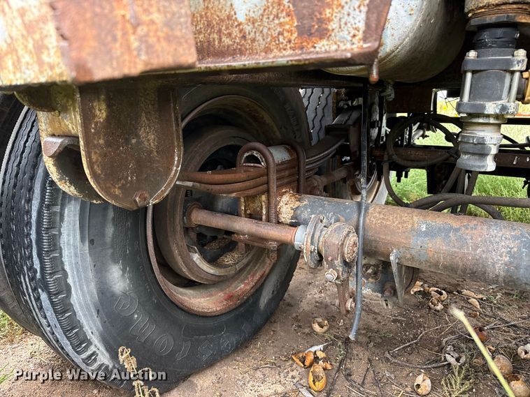image for item FB6964 1977 Fruehauf tank trailer
