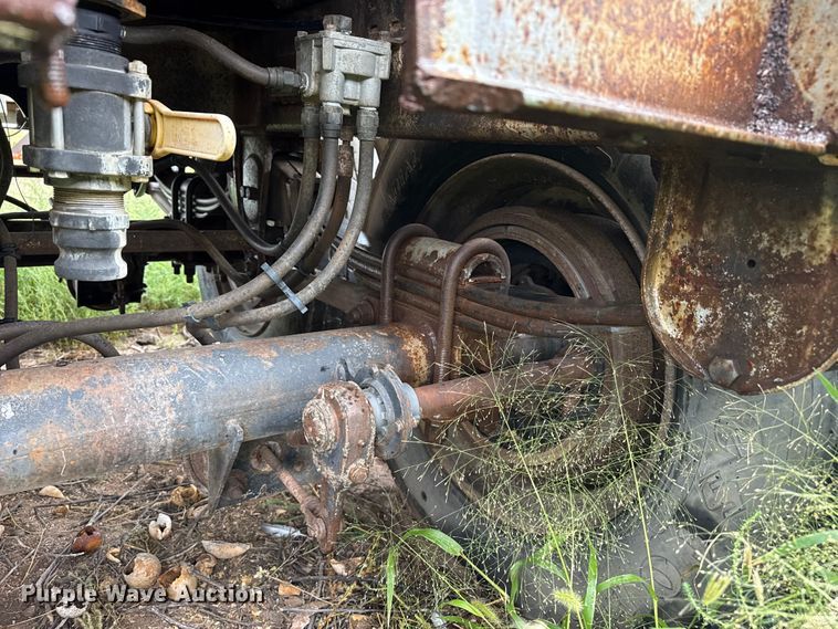 image for item FB6964 1977 Fruehauf tank trailer