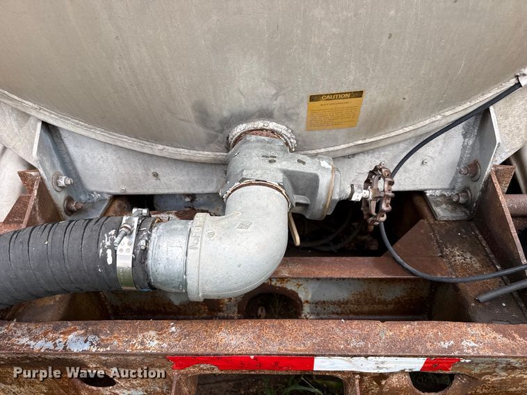 image for item FB6964 1977 Fruehauf tank trailer