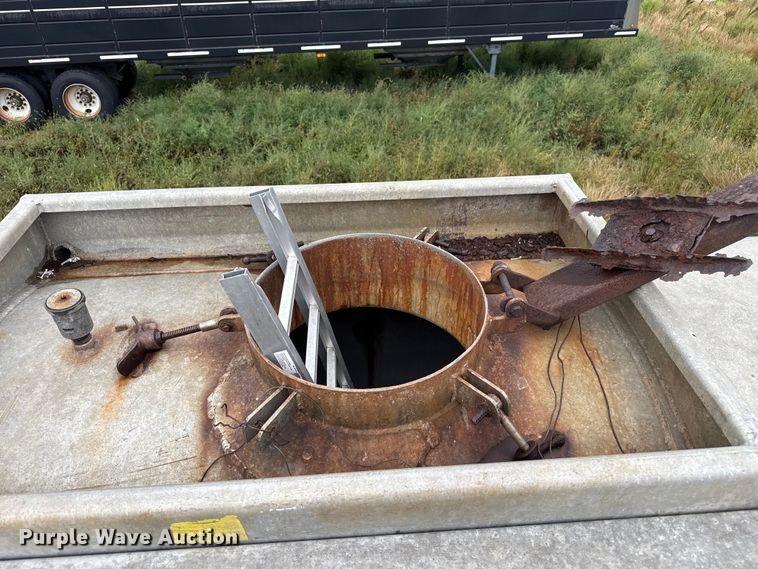 image for item FB6964 1977 Fruehauf tank trailer