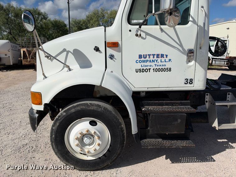image for item FB8390 2000 International 8100 semi truck