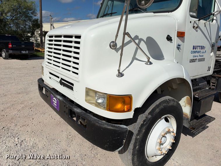 image for item FB8390 2000 International 8100 semi truck