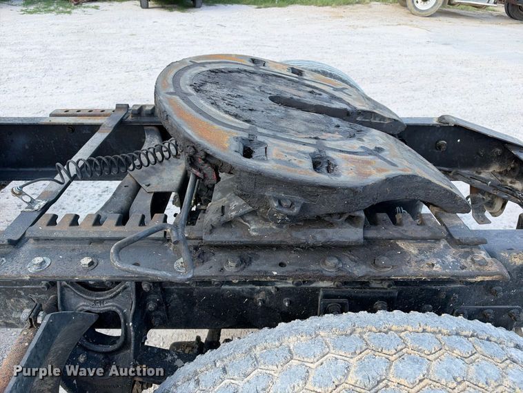 image for item FB8390 2000 International 8100 semi truck