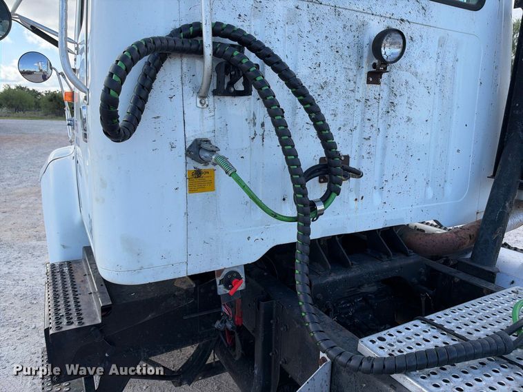 image for item FB8390 2000 International 8100 semi truck