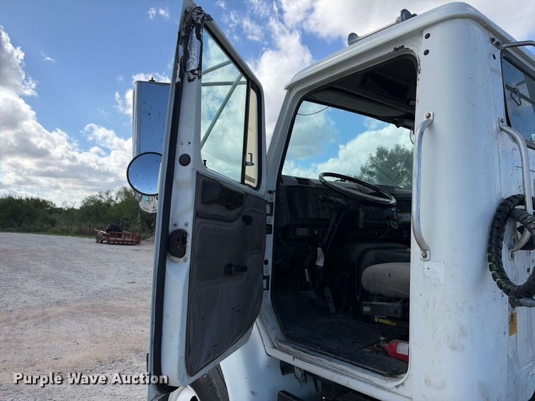 image for item FB8390 2000 International 8100 semi truck