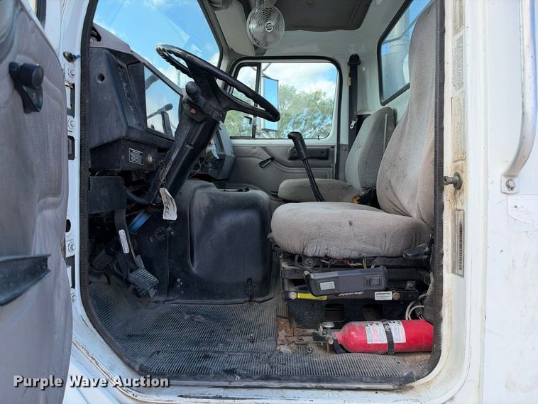 image for item FB8390 2000 International 8100 semi truck