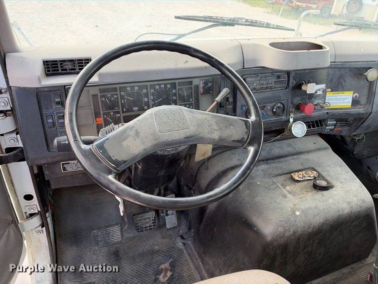 image for item FB8390 2000 International 8100 semi truck