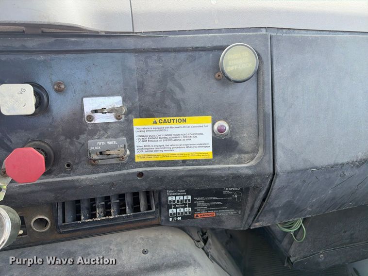image for item FB8390 2000 International 8100 semi truck