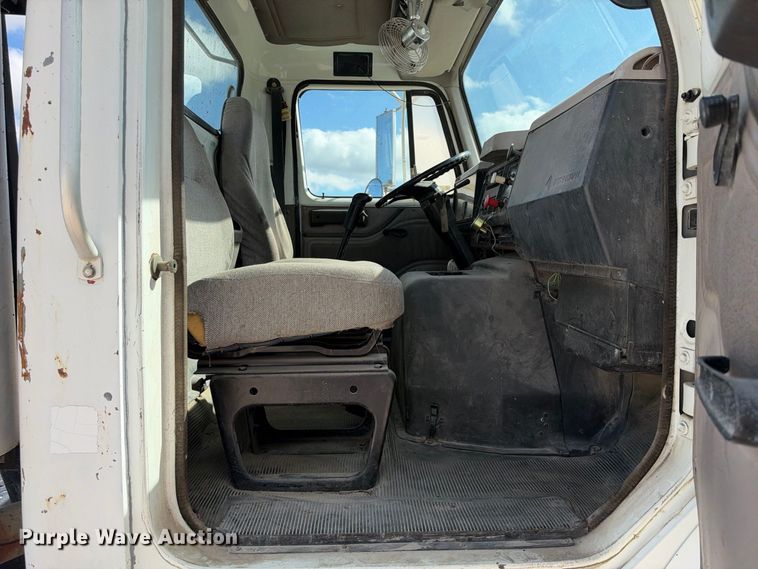 image for item FB8390 2000 International 8100 semi truck