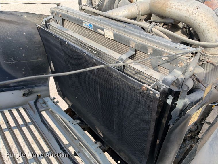 image for item FB8390 2000 International 8100 semi truck