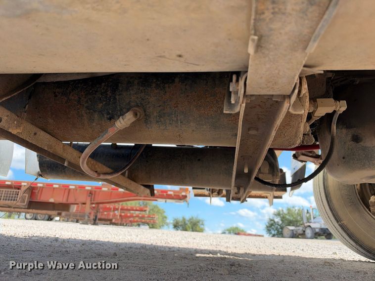 image for item FB8390 2000 International 8100 semi truck