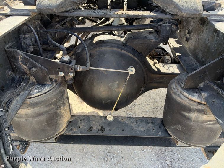 image for item FB8390 2000 International 8100 semi truck