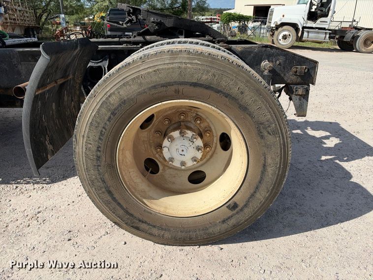 image for item FB8390 2000 International 8100 semi truck