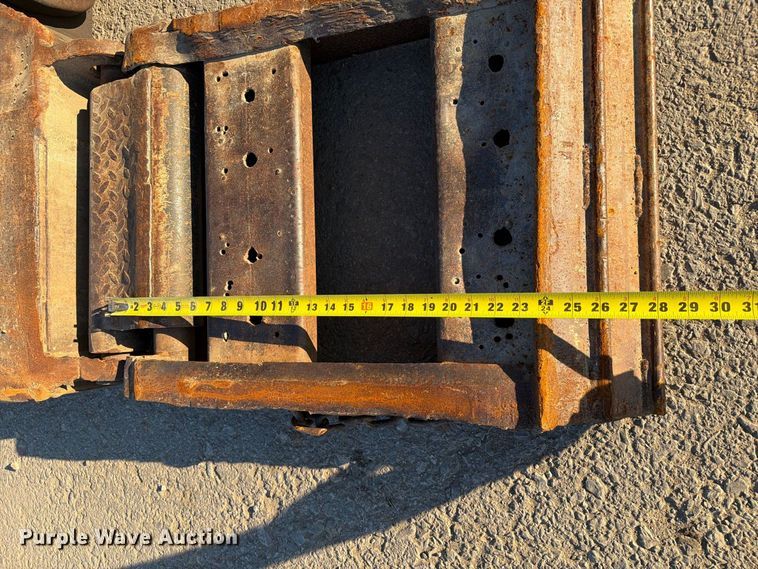 image for item FC3400 2013 Etnyre RTN55TD3-R4/5A-RA lowboy equipment trailer