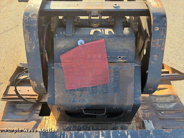 image for item FC3400 2013 Etnyre RTN55TD3-R4/5A-RA lowboy equipment trailer