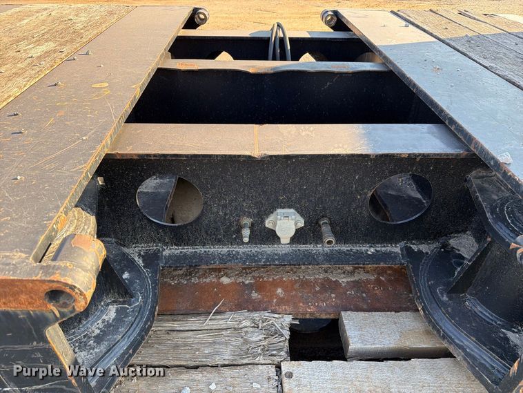 image for item FC3400 2013 Etnyre RTN55TD3-R4/5A-RA lowboy equipment trailer