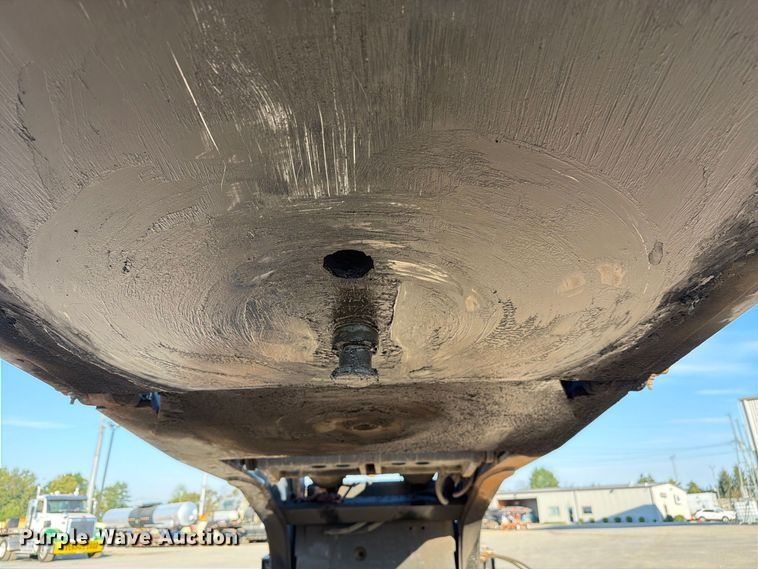 image for item FC3400 2013 Etnyre RTN55TD3-R4/5A-RA lowboy equipment trailer