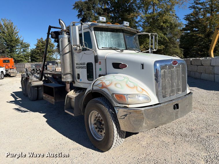 image for item FC3401 2005 Peterbilt 335 roll-off container truck
