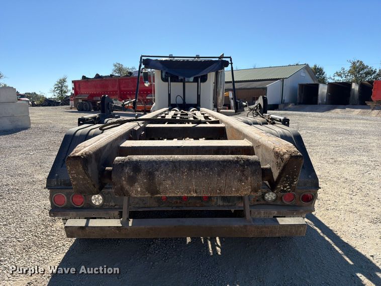 image for item FC3401 2005 Peterbilt 335 roll-off container truck