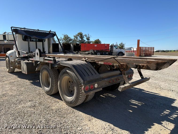 image for item FC3401 2005 Peterbilt 335 roll-off container truck