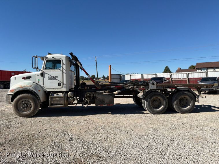 image for item FC3401 2005 Peterbilt 335 roll-off container truck