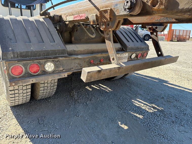 image for item FC3401 2005 Peterbilt 335 roll-off container truck