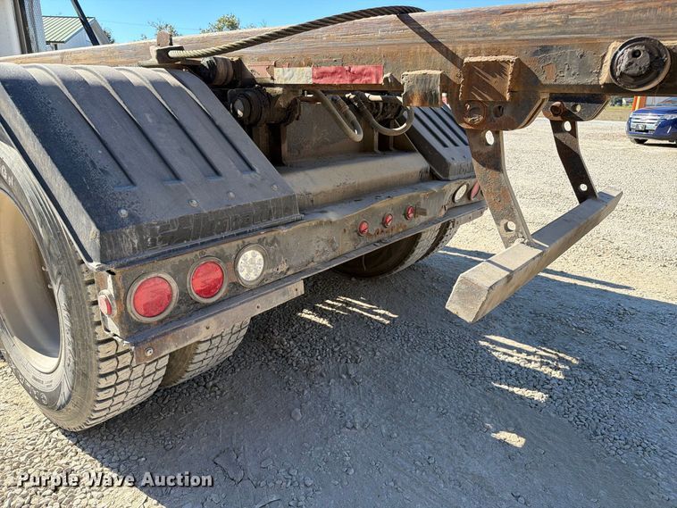 image for item FC3401 2005 Peterbilt 335 roll-off container truck