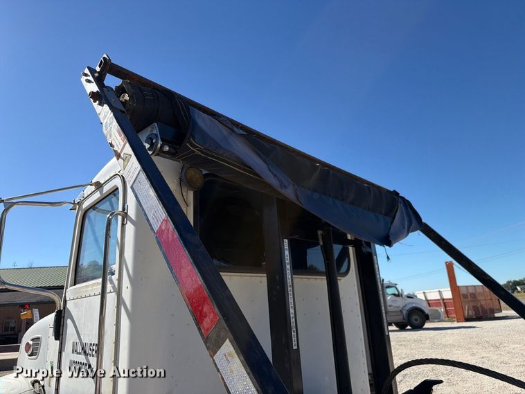 image for item FC3401 2005 Peterbilt 335 roll-off container truck