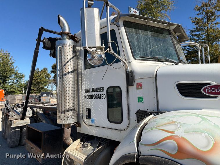 image for item FC3401 2005 Peterbilt 335 roll-off container truck