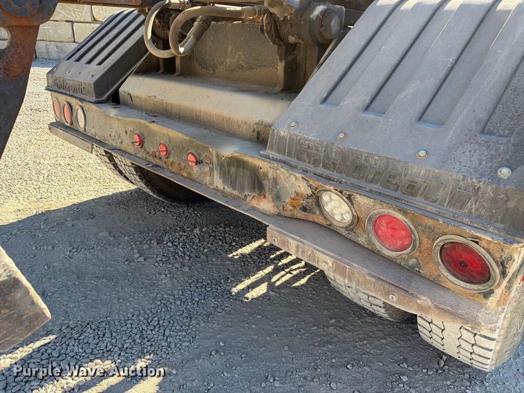 image for item FC3401 2005 Peterbilt 335 roll-off container truck