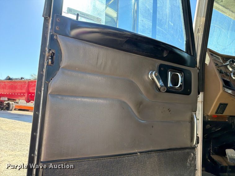 image for item FC3401 2005 Peterbilt 335 roll-off container truck