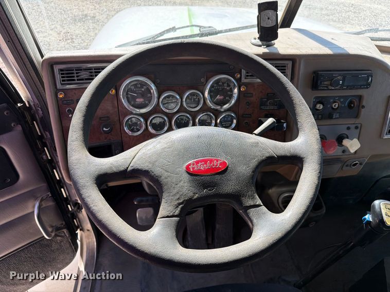 image for item FC3401 2005 Peterbilt 335 roll-off container truck
