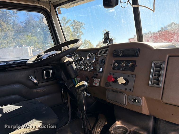 image for item FC3401 2005 Peterbilt 335 roll-off container truck