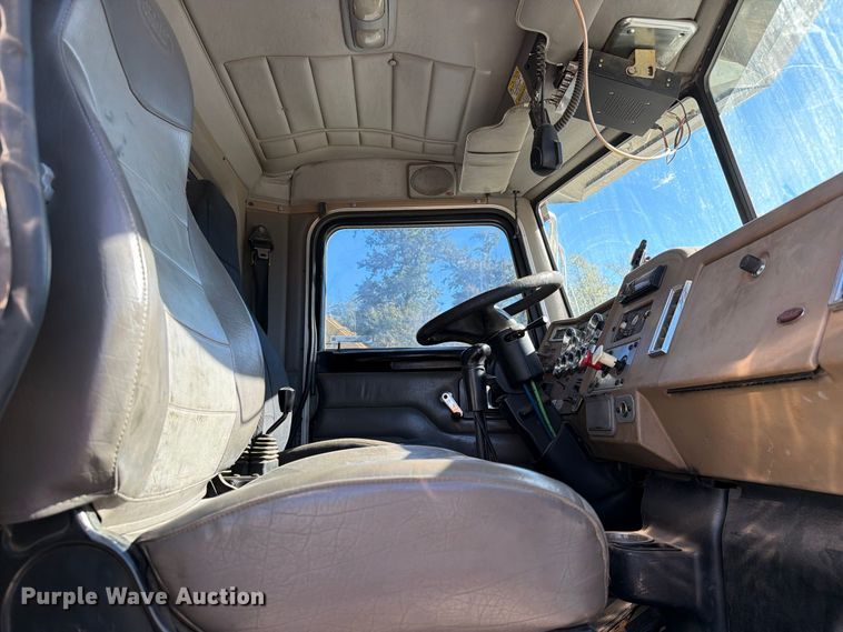 image for item FC3401 2005 Peterbilt 335 roll-off container truck