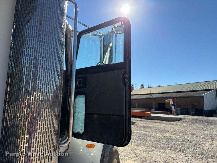 image for item FC3401 2005 Peterbilt 335 roll-off container truck
