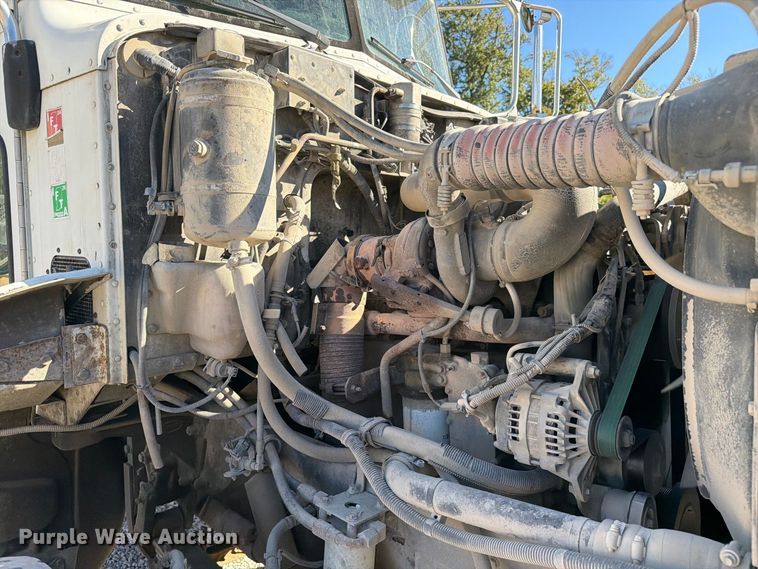 image for item FC3401 2005 Peterbilt 335 roll-off container truck
