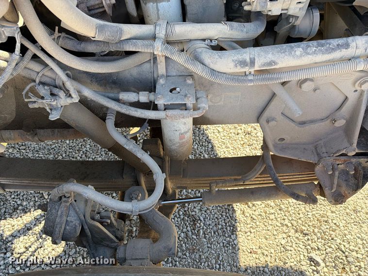 image for item FC3401 2005 Peterbilt 335 roll-off container truck