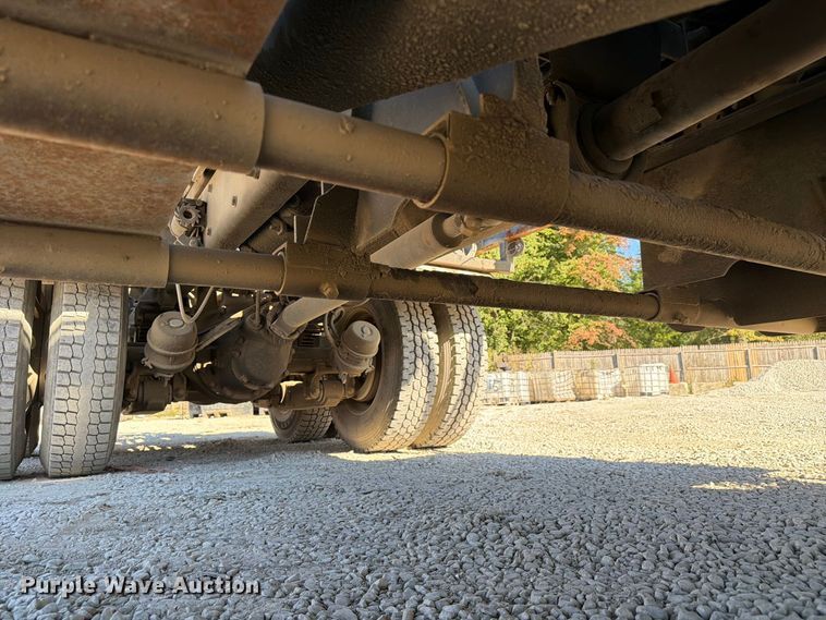 image for item FC3401 2005 Peterbilt 335 roll-off container truck