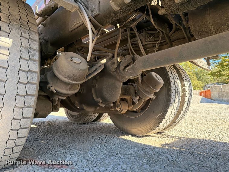 image for item FC3401 2005 Peterbilt 335 roll-off container truck
