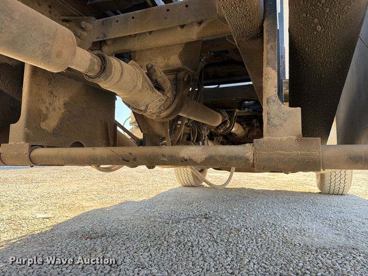image for item FC3401 2005 Peterbilt 335 roll-off container truck