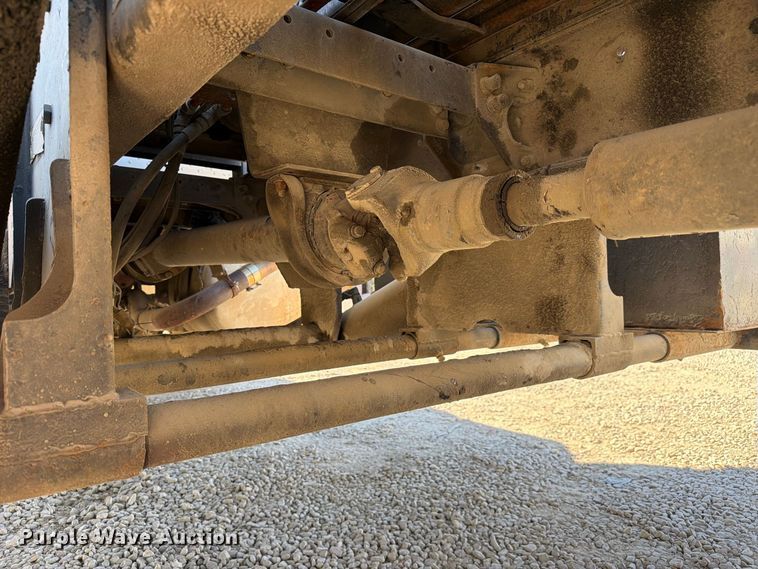 image for item FC3401 2005 Peterbilt 335 roll-off container truck