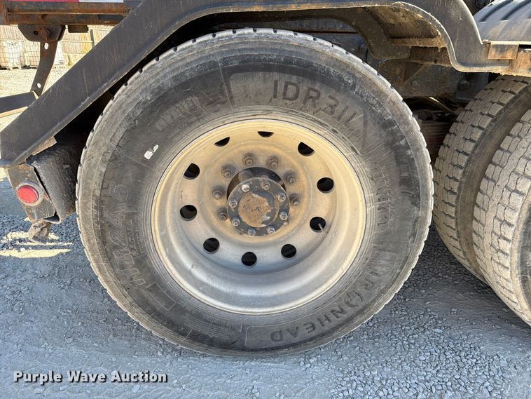 image for item FC3401 2005 Peterbilt 335 roll-off container truck