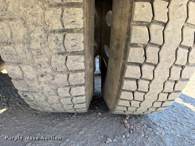 image for item FC3401 2005 Peterbilt 335 roll-off container truck
