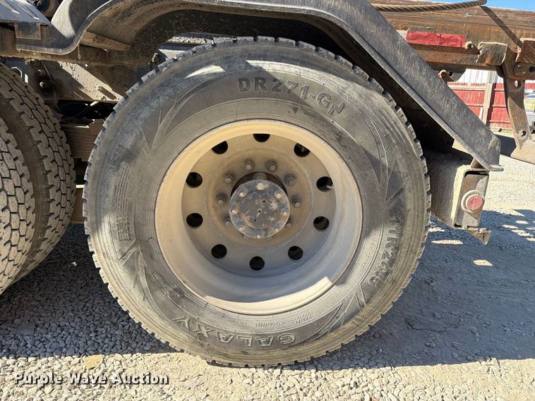 image for item FC3401 2005 Peterbilt 335 roll-off container truck