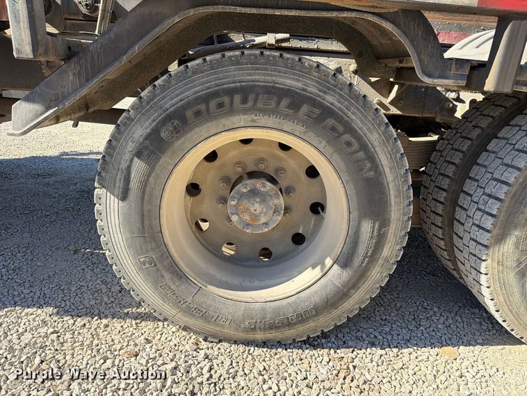 image for item FC3401 2005 Peterbilt 335 roll-off container truck