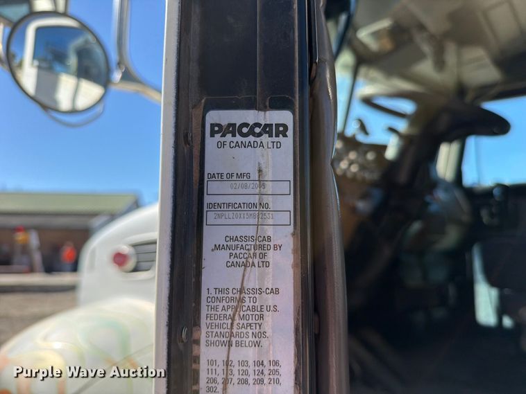 image for item FC3401 2005 Peterbilt 335 roll-off container truck