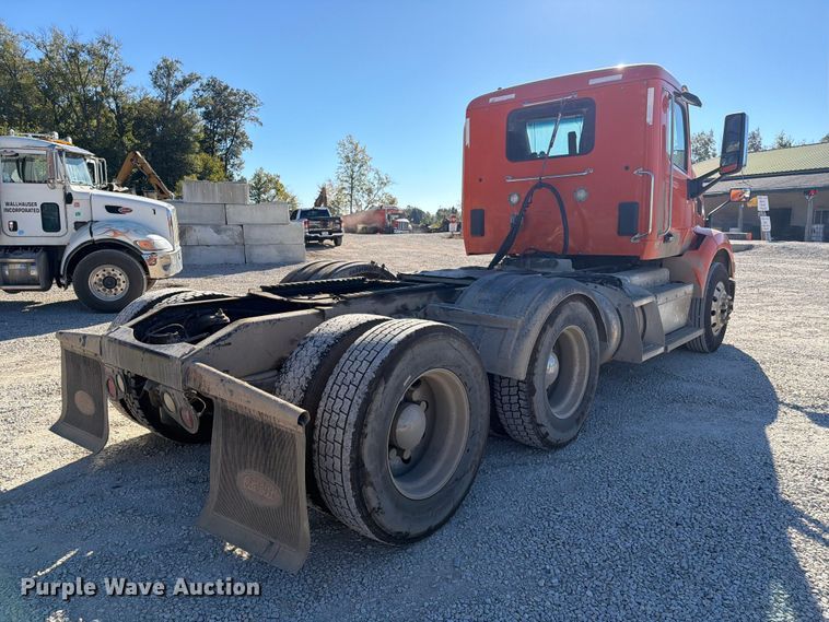 image for item FC3402 2017 Peterbilt 579 truck cab and chassis